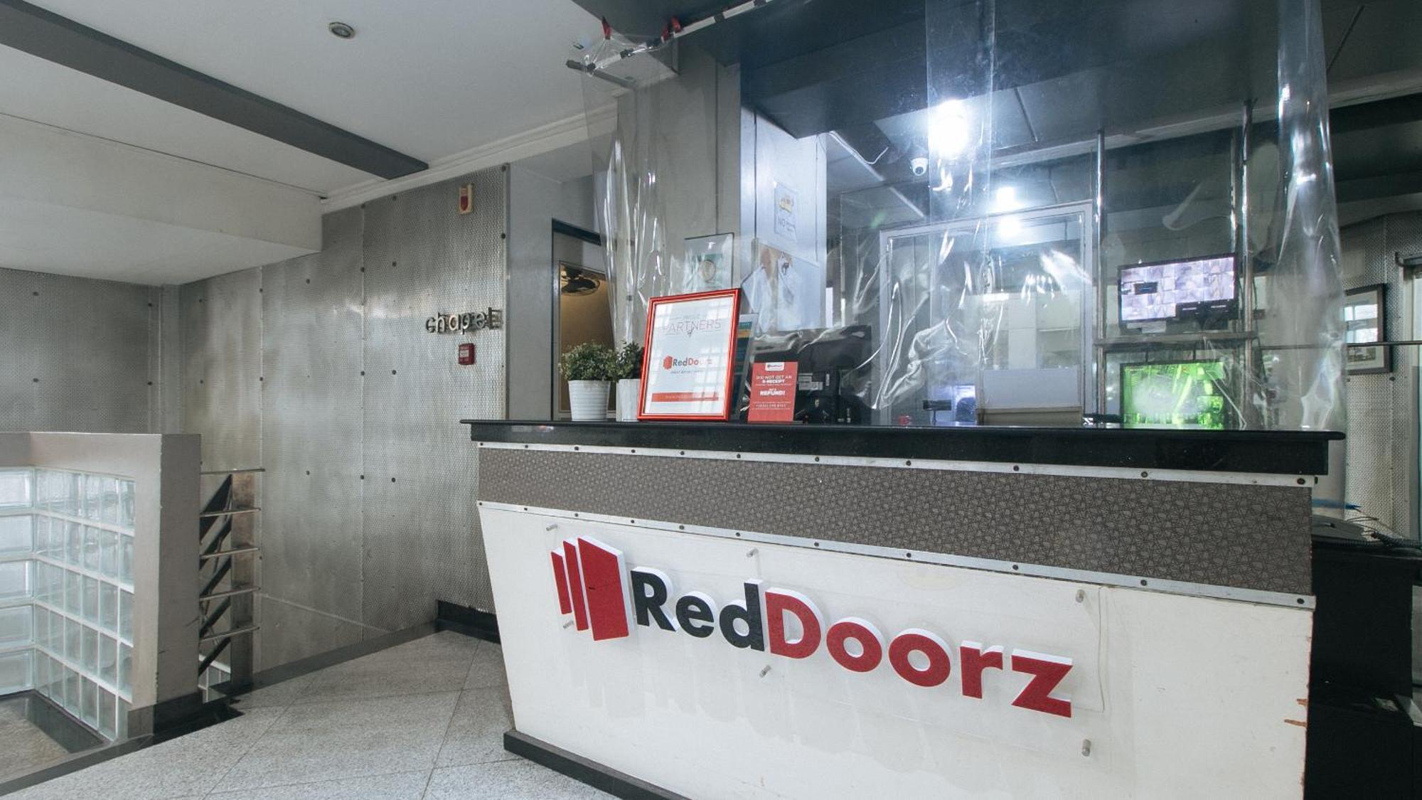 Reddoorz Plus At Banawe Кесон-Сіті Екстер'єр фото